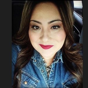 Meet your Posher, Pauline